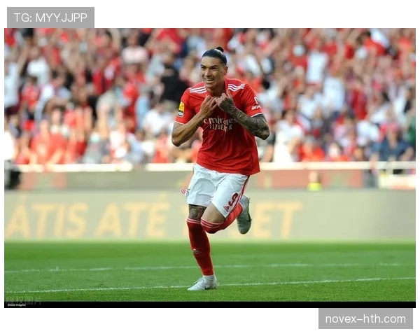 努涅斯与姆巴佩风格差异分析:冲击型与全能型的战术角色分野 努涅斯与姆巴佩风格差异分析:冲击型与全能型的战术角色分野