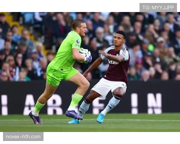 门将持球时为何受规则保护？哪些动作会被判犯规？