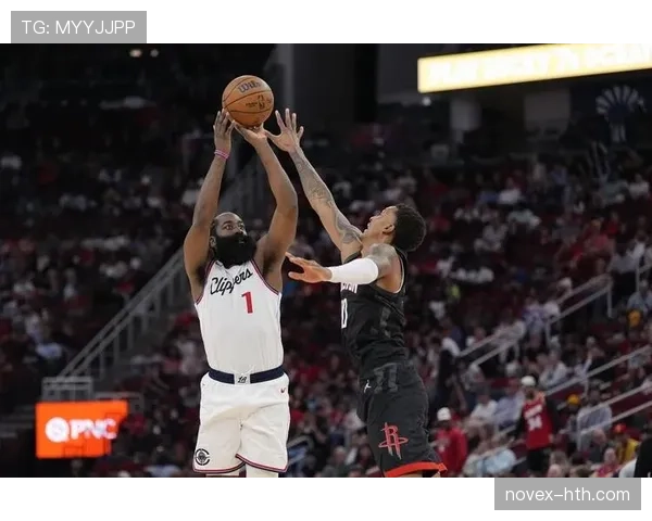 哈登利用挡拆创造投篮空间 提升三分命中率明显