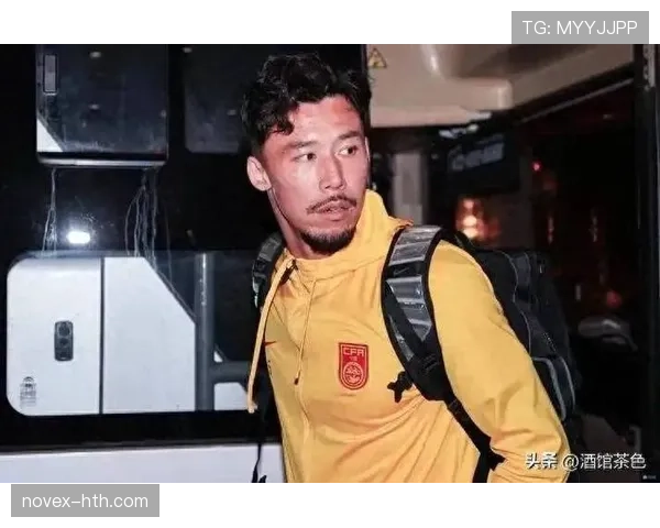 张琳芃这训练完直接拎着蛋白粉去接娃，自律到连狗仔都拍不出料